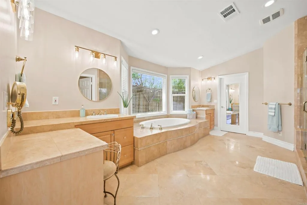 https://cdn.realtyfeed.com/cdn/127/306759426/c6fcd99f8d4488bf19871390efbcd7e4.webp