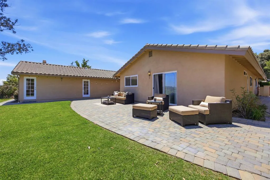https://cdn.realtyfeed.com/cdn/127/306759426/d60d3fdd99df17cadb3e7855952488ba.webp