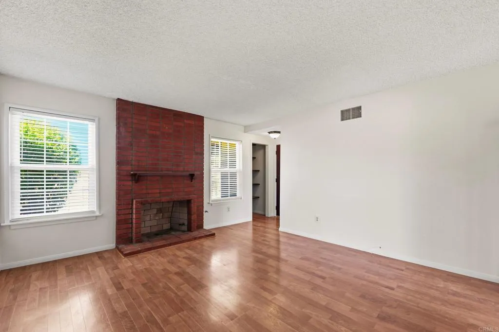 https://cdn.realtyfeed.com/cdn/127/306759432/44bd4a69acec675de64b193a5ad0d4b0.webp