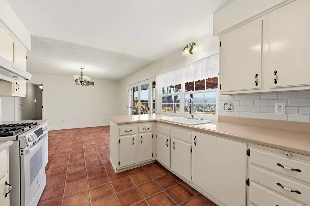 https://cdn.realtyfeed.com/cdn/127/306759432/ca0e1522c68b348431018200218c972a.webp