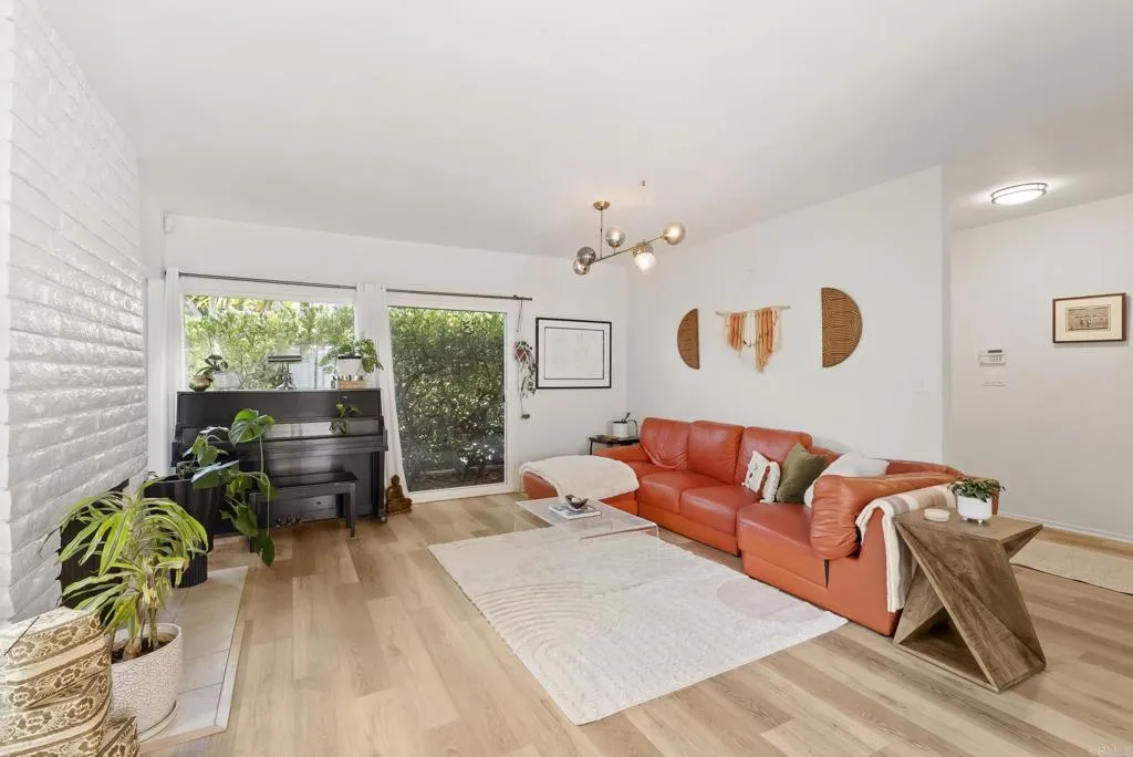 https://cdn.realtyfeed.com/cdn/127/306759480/0fcef8ffb3fe95102bb778dfbde91df3.webp