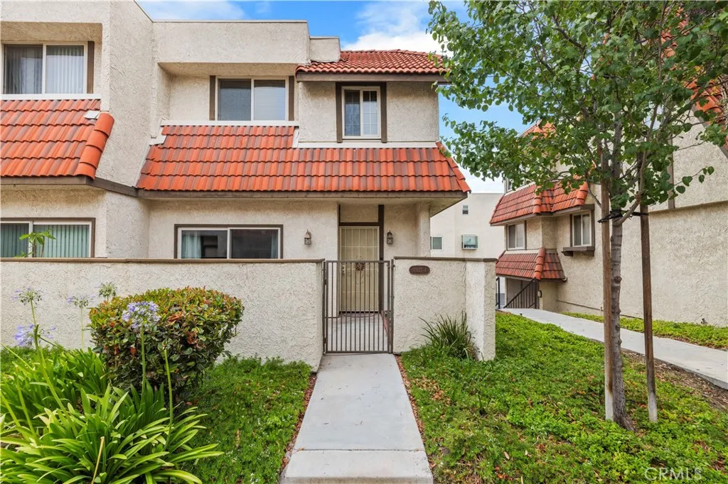 17955 River Circle Unit 4, Canyon Country, CA 91387 - Main photo, Canyon Country, CA
