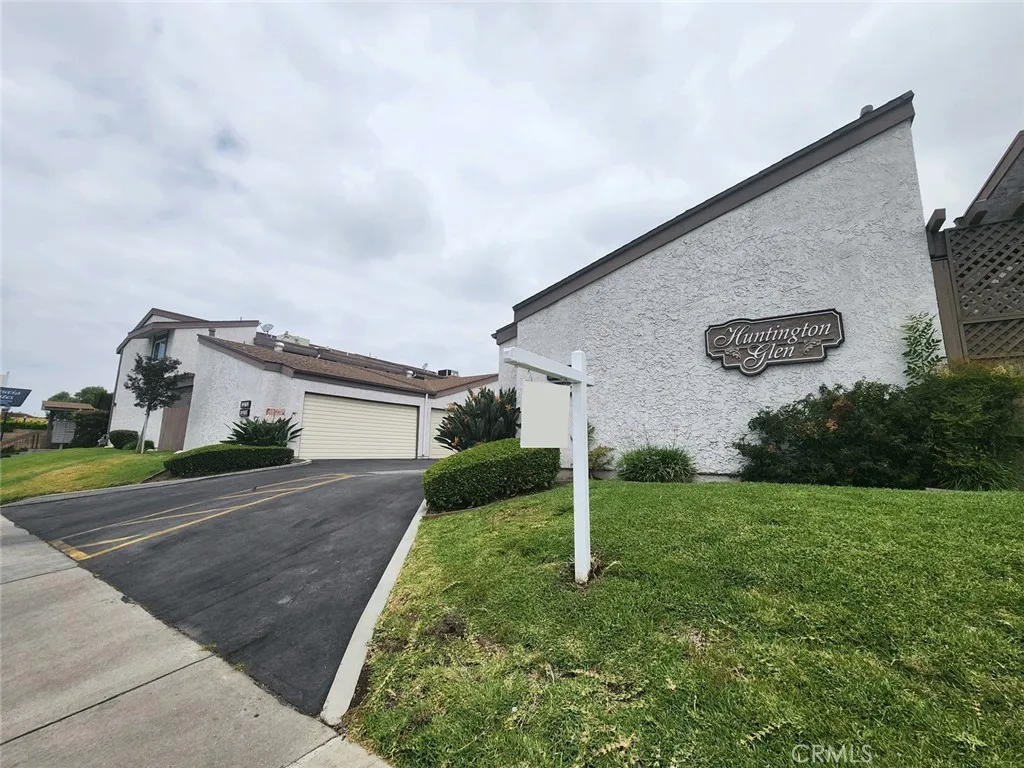 1047 E Huntington Drive Unit C, Monrovia, CA 91016 - Main photo, Monrovia, CA