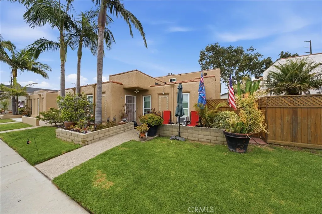 206 Portland Avenue, Huntington Beach, CA 92648 - Main photo, Huntington Beach, CA