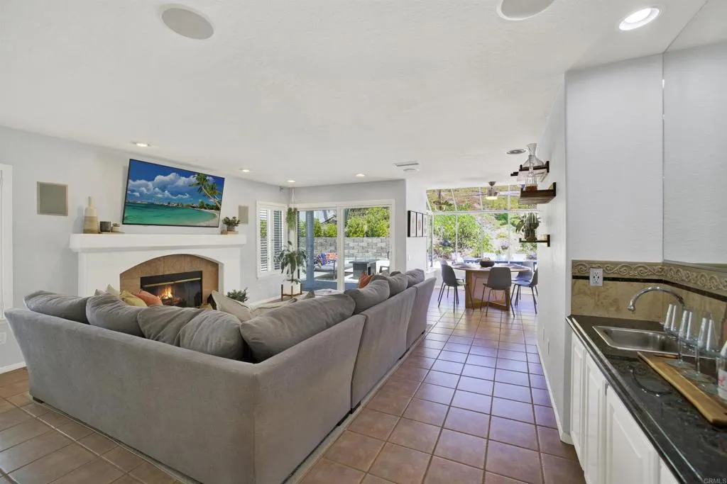 https://cdn.realtyfeed.com/cdn/127/306759533/2092fadfe2a7f0147ca224af6b5d9363.webp