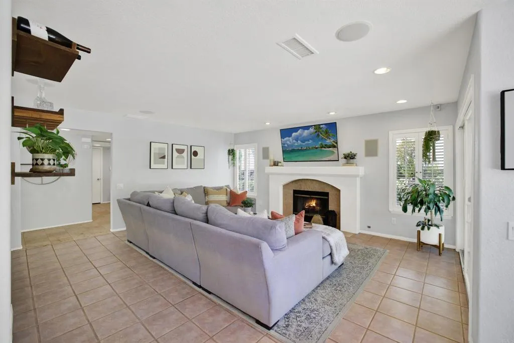 https://cdn.realtyfeed.com/cdn/127/306759533/9cf868861e308097d4f88879bf7e958f.webp