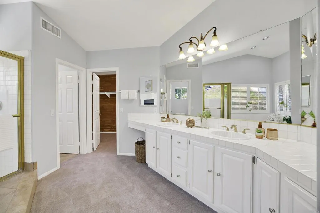 https://cdn.realtyfeed.com/cdn/127/306759533/a0a348df330a859e4de2bcb3524fabbd.webp