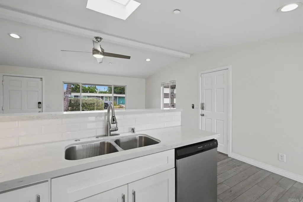 https://cdn.realtyfeed.com/cdn/127/306759540/b0a7989c4bc9b96038a57eeb7d6f056b.webp