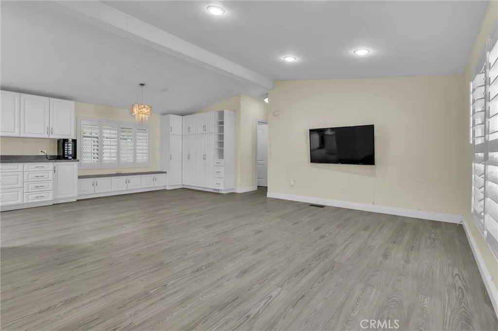 https://cdn.realtyfeed.com/cdn/127/306759609/7bbceb922fd83d45600f06ec37f7b017.webp