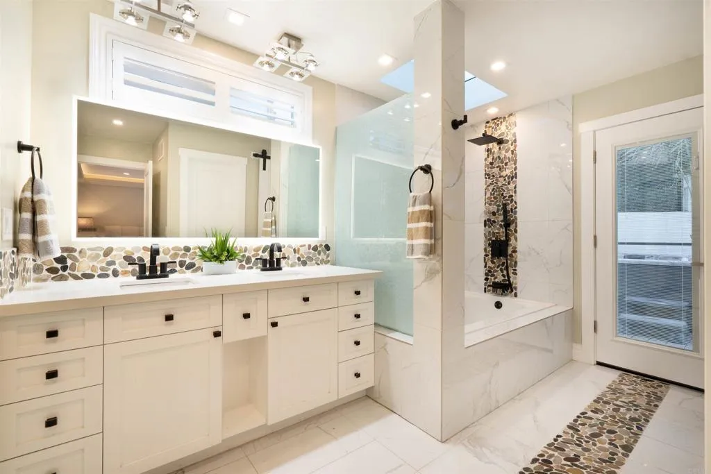 https://cdn.realtyfeed.com/cdn/127/306759617/122a5c5bafc98b01c1a623443f79f050.webp