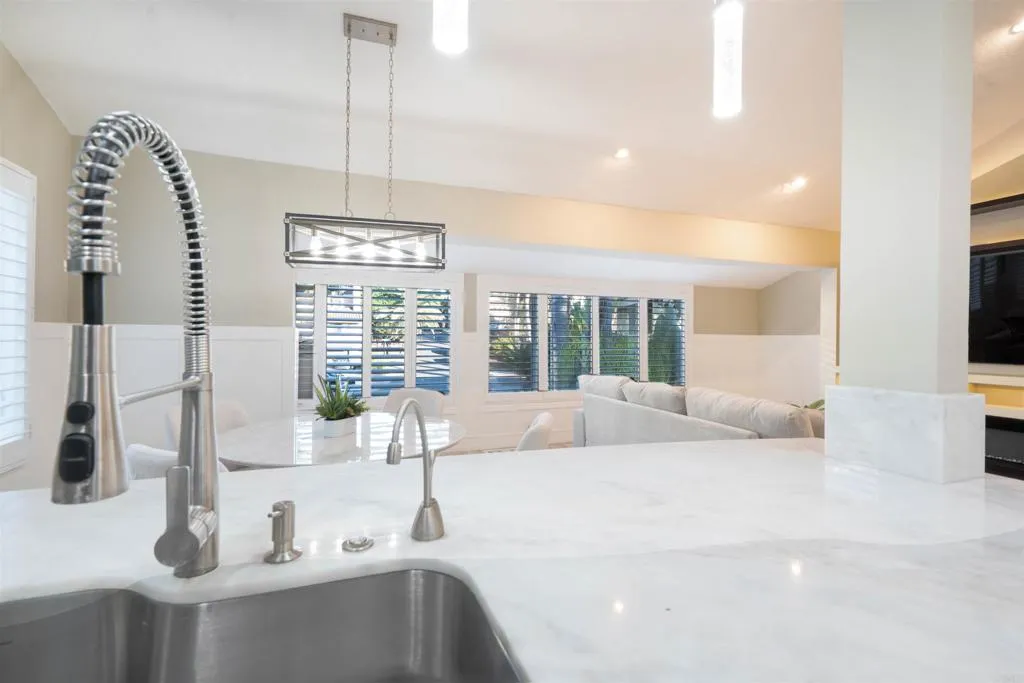 https://cdn.realtyfeed.com/cdn/127/306759617/cacf186705740583ead1066bd964d2a4.webp