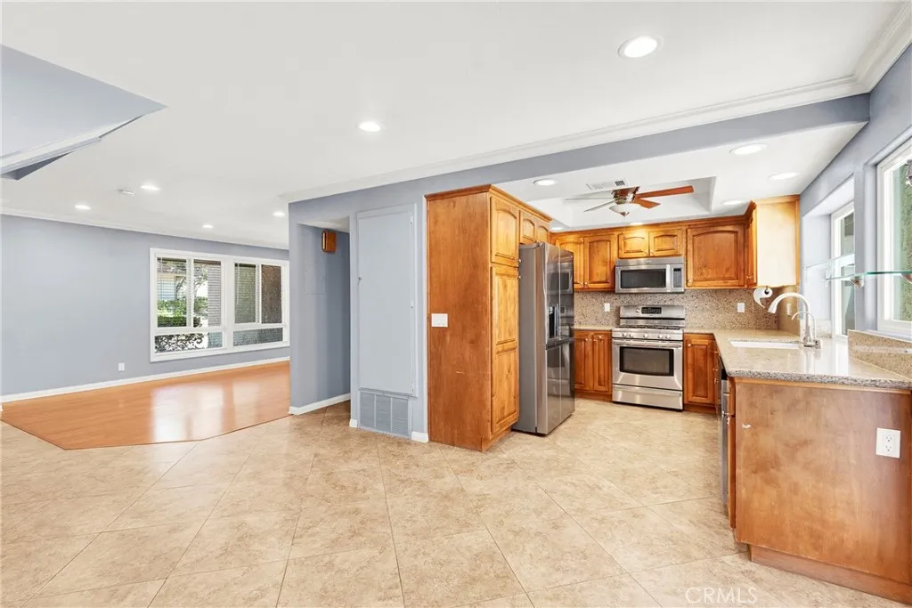 2993 N Cottonwood Unit 13, Orange, CA 92865 - Photo 4 of 48, Orange, CA
