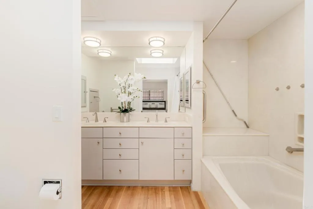 https://cdn.realtyfeed.com/cdn/127/306759780/0056f2a9a6fb09d665573a953555a231.webp