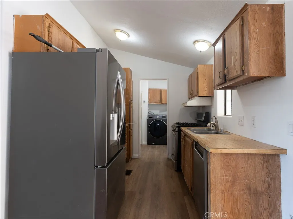 https://cdn.realtyfeed.com/cdn/127/306759801/8d227b2d9948418bb38a8f7db23c0485.webp