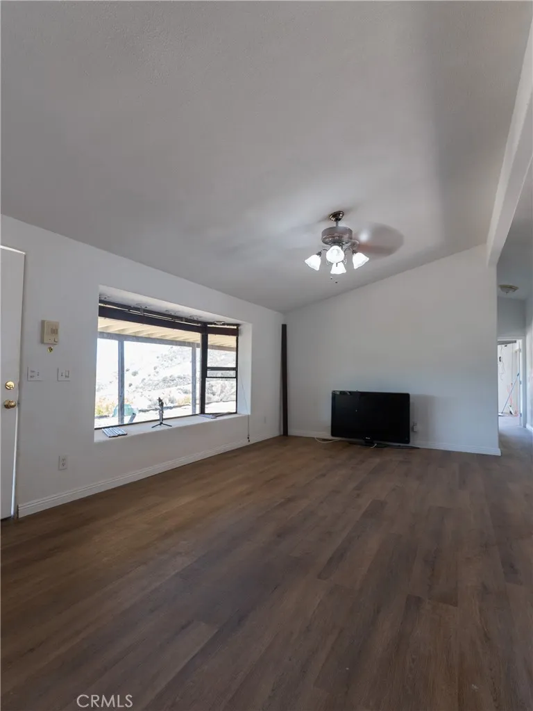 https://cdn.realtyfeed.com/cdn/127/306759801/accd4c08600e703daec8d7c468c69b55.webp