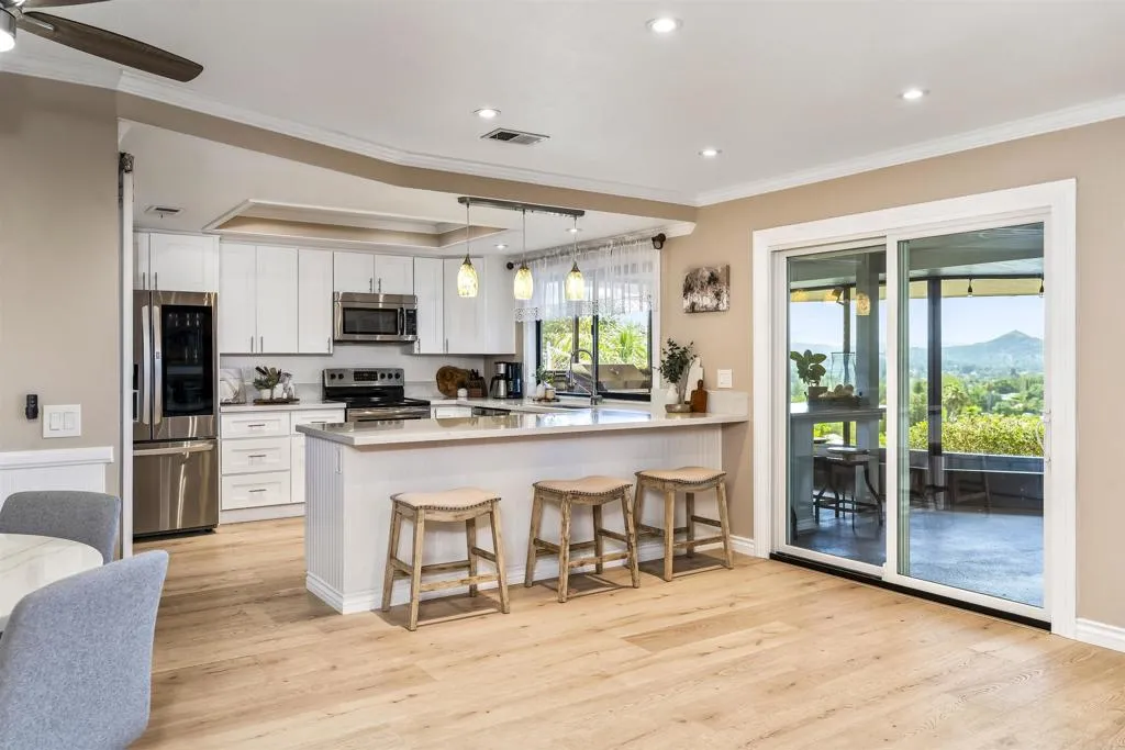 https://cdn.realtyfeed.com/cdn/127/306759817/24474b3d8323c946546e16f65a241311.webp