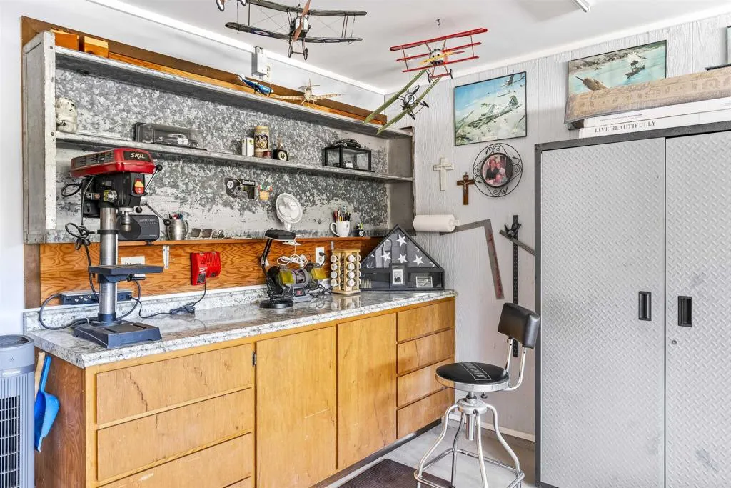 https://cdn.realtyfeed.com/cdn/127/306759817/f281d95aa13af0f8eadc703a71d7b7df.webp