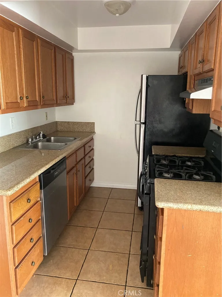 8505 Columbus Avenue Unit 211, North Hills, CA 91343 - Photo 3 of 12, North Hills, CA