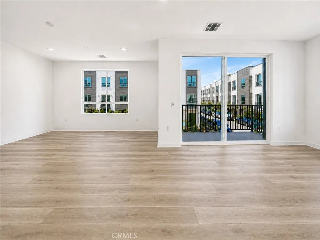 9425 N Sepulveda Boulevard Unit 2, North Hills, CA 91343 - Photo 5 of 11, North Hills, CA
