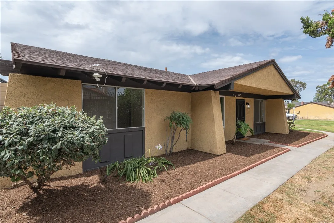 1231 S Buena Vista, Hemet, CA 92543 - Photo 3 of 41, Hemet, CA