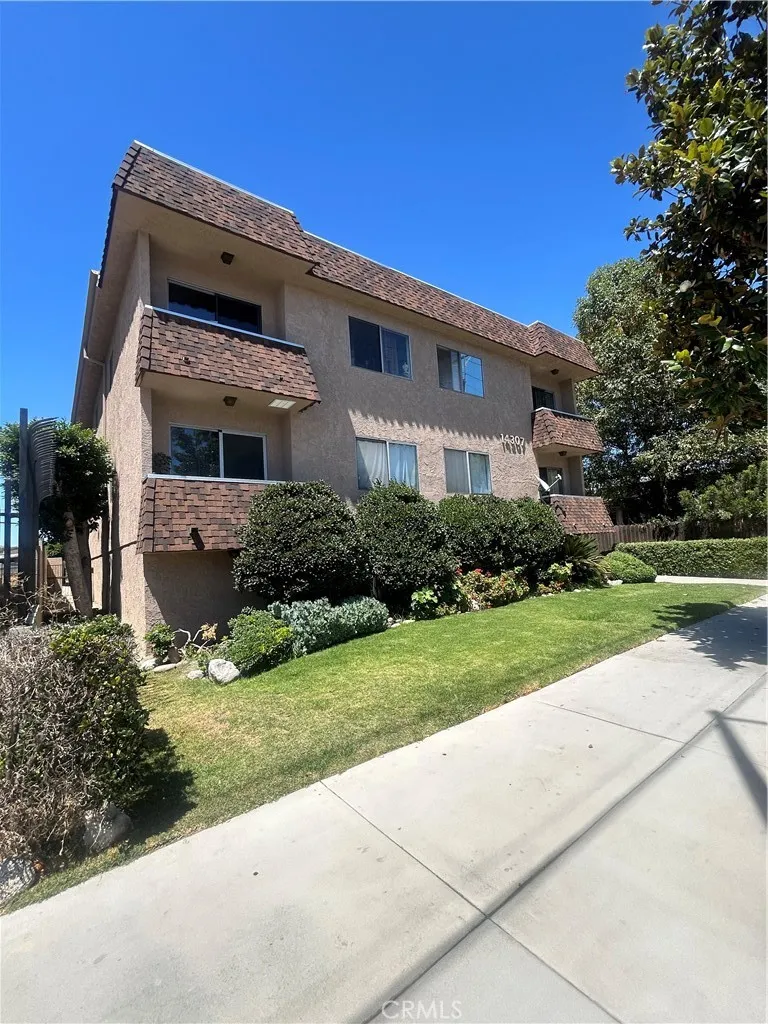 14307 N Roscoe Boulevard 103