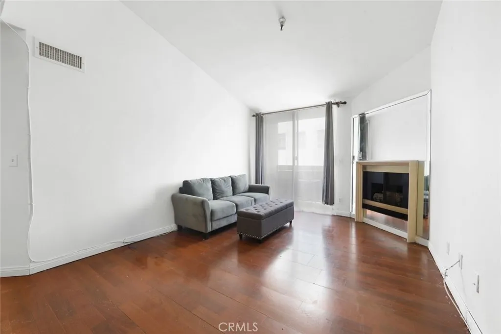 5143 Bakman Unit 417, North Hollywood, CA 91601 - Photo 3 of 27, North Hollywood, CA