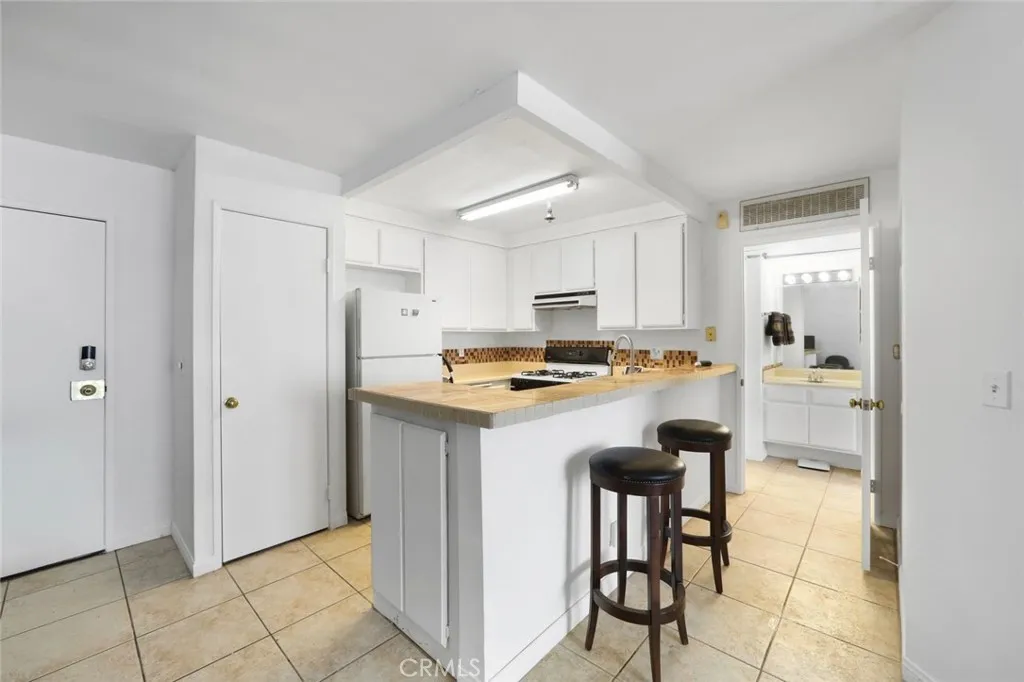 5143 Bakman Unit 417, North Hollywood, CA 91601 - Photo 5 of 27, North Hollywood, CA