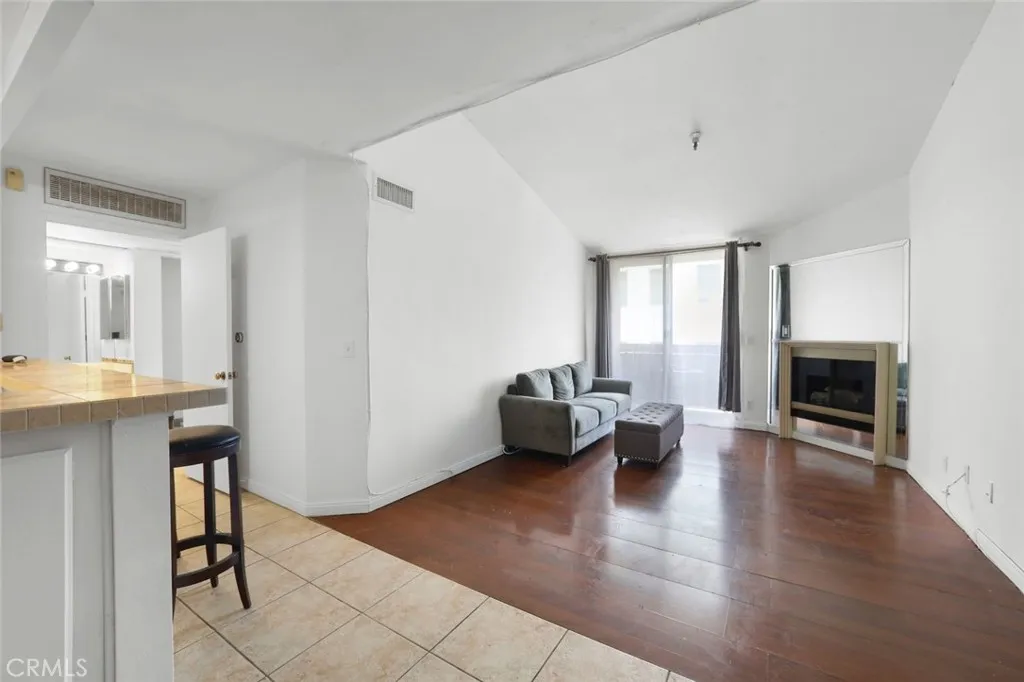 5143 Bakman Unit 417, North Hollywood, CA 91601 - Photo 2 of 27, North Hollywood, CA