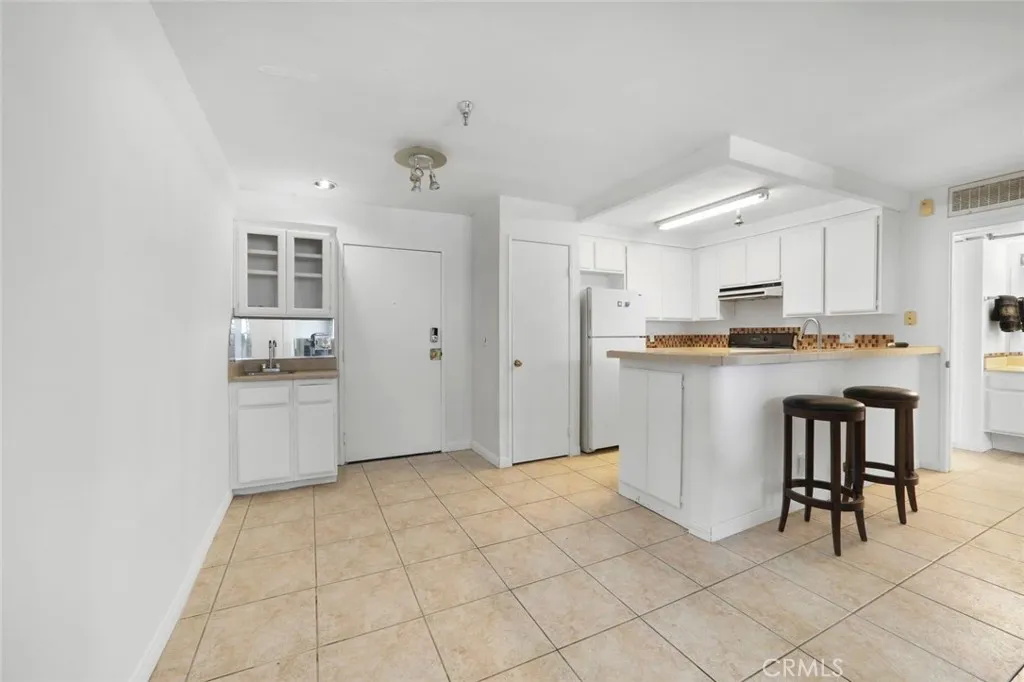 5143 Bakman Unit 417, North Hollywood, CA 91601 - Photo 4 of 27, North Hollywood, CA