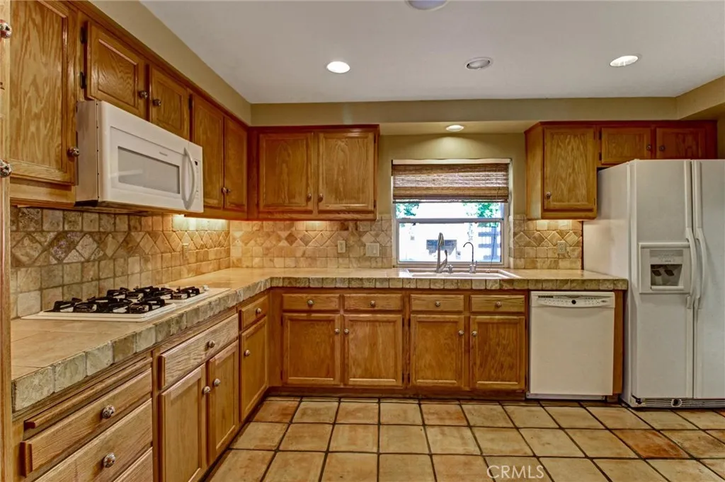16287 Maricopa Ln, Apple Valley, CA 92307 - Photo 5 of 43, Apple Valley, CA