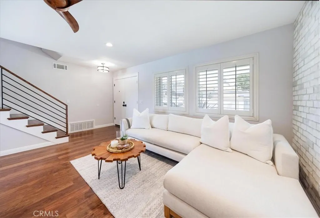 https://cdn.realtyfeed.com/cdn/127/306760054/4910d9a4048aa6b0aba20e6072f6c42d.webp