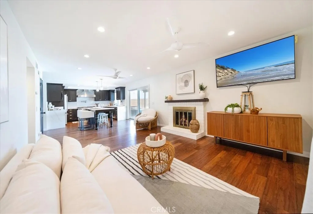 https://cdn.realtyfeed.com/cdn/127/306760054/6af7c5dede133d679c62a2218f981aa1.webp