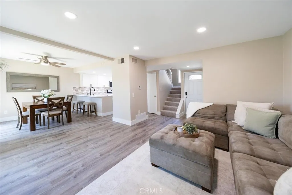 https://cdn.realtyfeed.com/cdn/127/306760112/472adb8c38e0de1bbefc4dbb0632fb60.webp