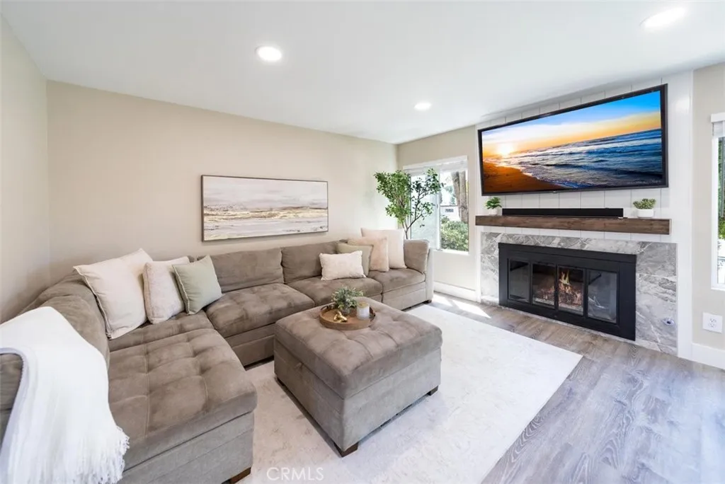 https://cdn.realtyfeed.com/cdn/127/306760112/74aa3ef47d38672a925493e52213058b.webp