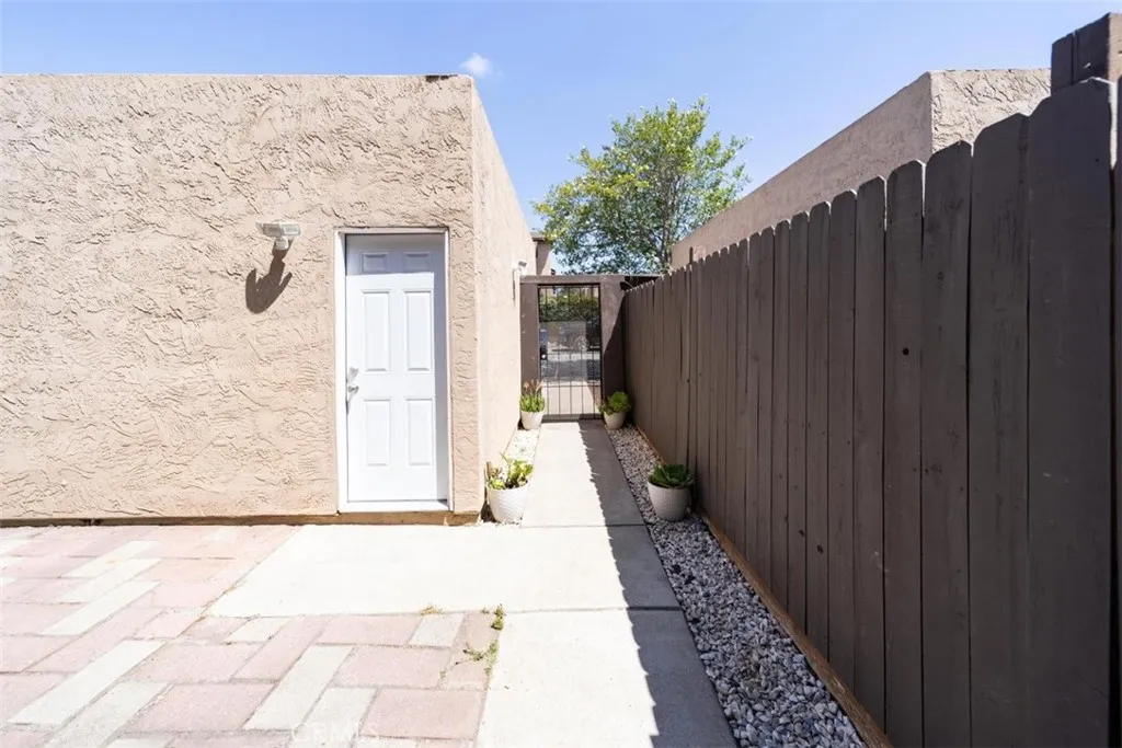 https://cdn.realtyfeed.com/cdn/127/306760112/78cebddf1ba965674ec360f74428a8b2.webp