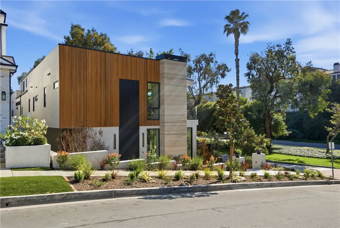 400 Heliotrope, Corona del Mar, CA 92625 - Photo 2 of 29, Corona Del Mar, CA