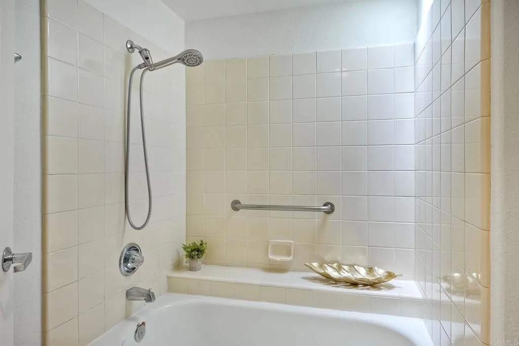 https://cdn.realtyfeed.com/cdn/127/306760150/2a2807ab1894b2ad31e64df21ea6ecc0.webp