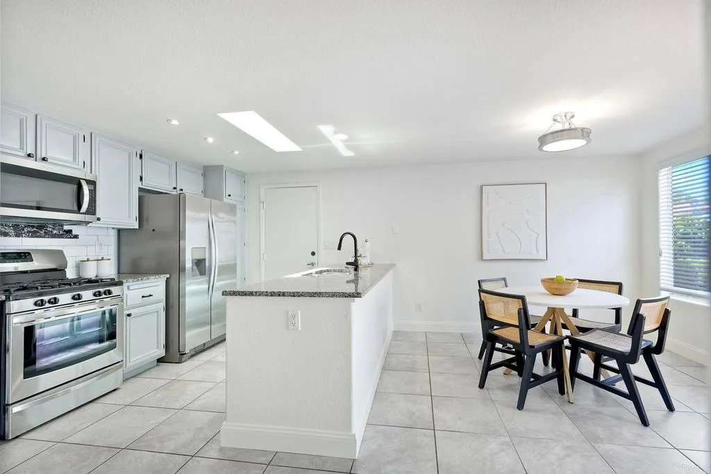 https://cdn.realtyfeed.com/cdn/127/306760150/68a50d667d0c8ff179a7308fe8c5f52f.webp