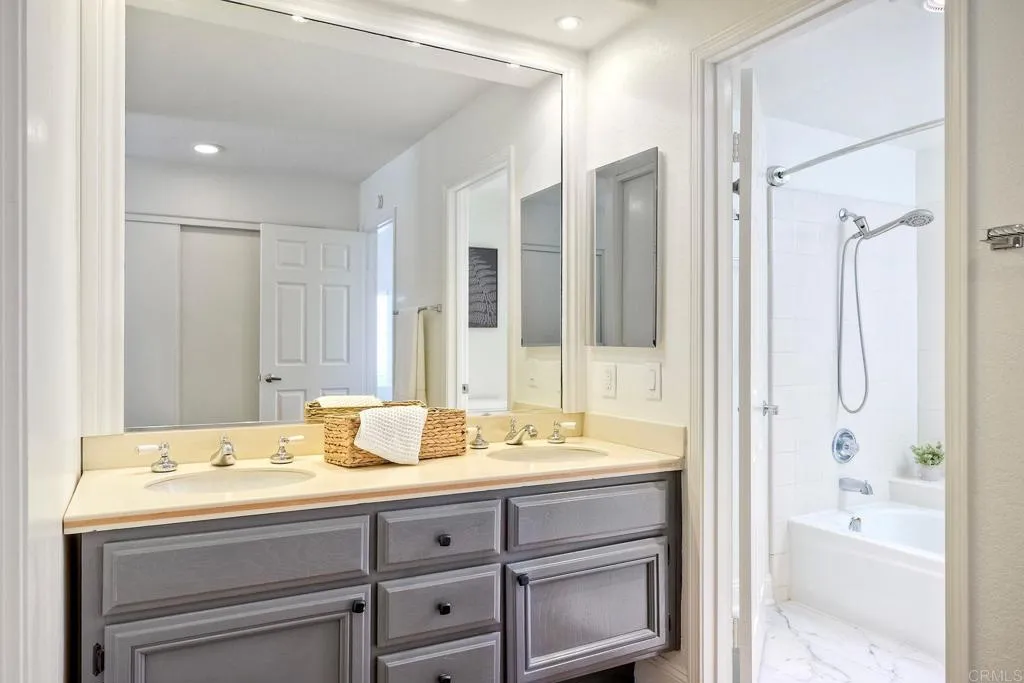 https://cdn.realtyfeed.com/cdn/127/306760150/9bf8b154d42c4b339f1c82bc4660223e.webp