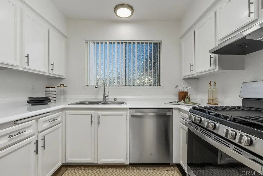 https://cdn.realtyfeed.com/cdn/127/306760181/873cab1f8044fa4e8afcf4e6601c516b.webp