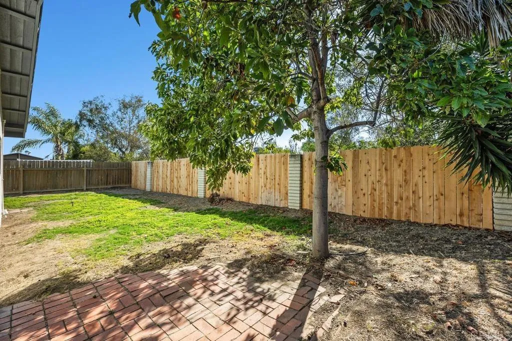 https://cdn.realtyfeed.com/cdn/127/306760181/8b9ed3821174b9a0b6937c8a4e1bea09.webp