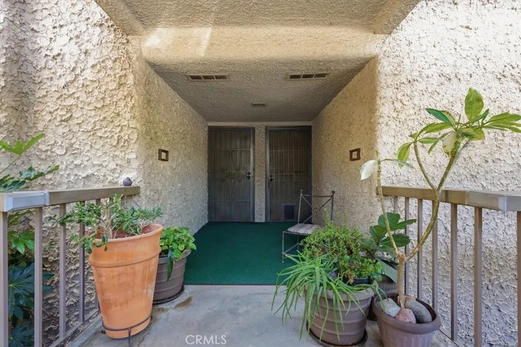 5555 Canyon Crest Unit F2, Riverside, CA 92507 - Photo 5 of 29, Riverside, CA