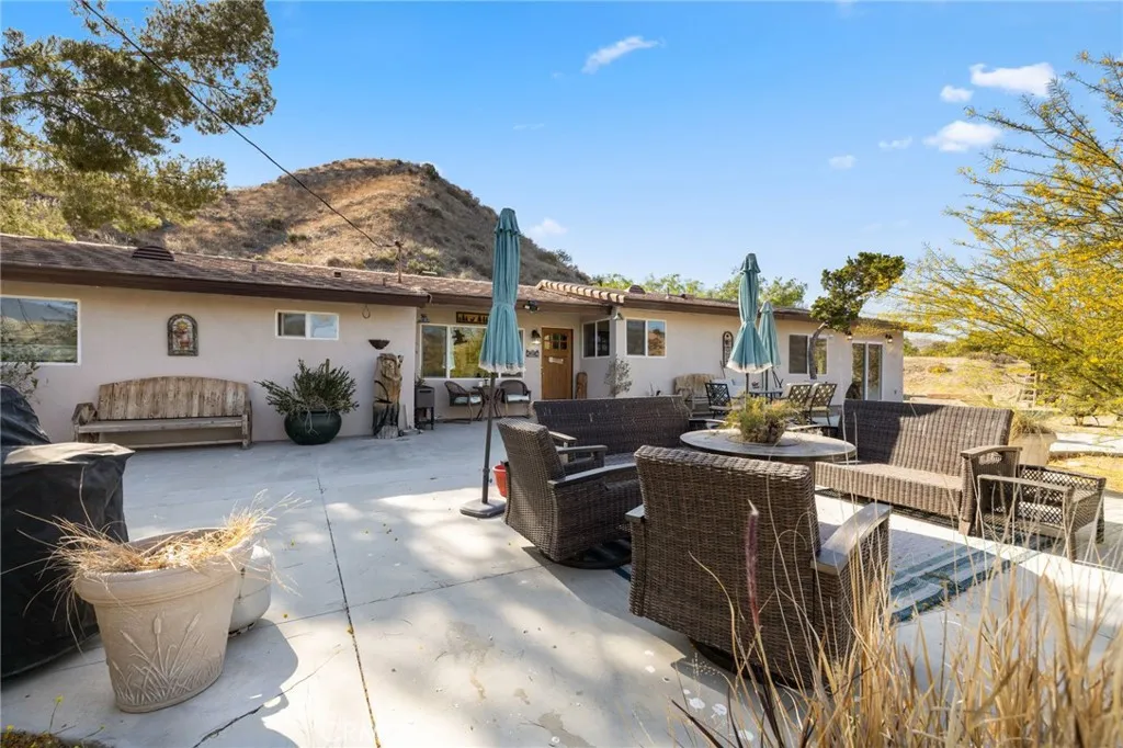 30325 N Brandywine Canyon, Canyon Country, CA 91351 - Main photo, Canyon Country, CA