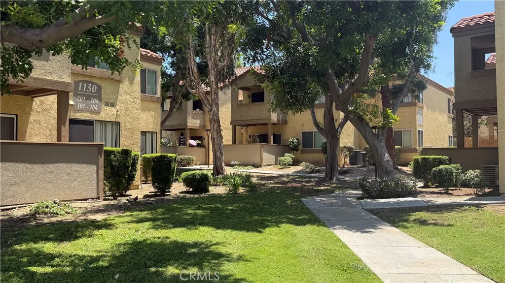 1140 W Blaine Street Unit 101, Riverside, CA 92507 - Main photo, Riverside, CA