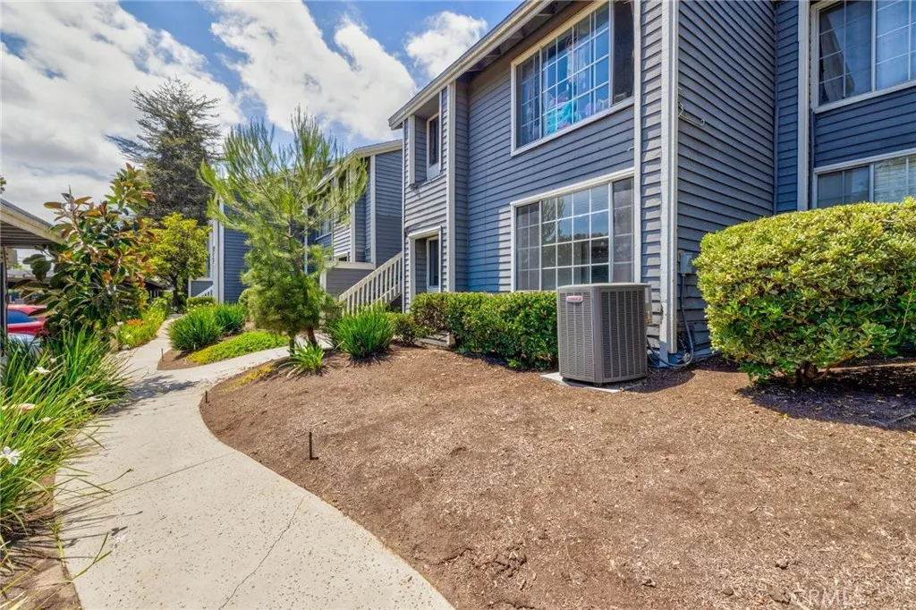 25269 Pine Creek Lane, Wilmington, CA 90744 - Photo 5 of 41, Wilmington, CA