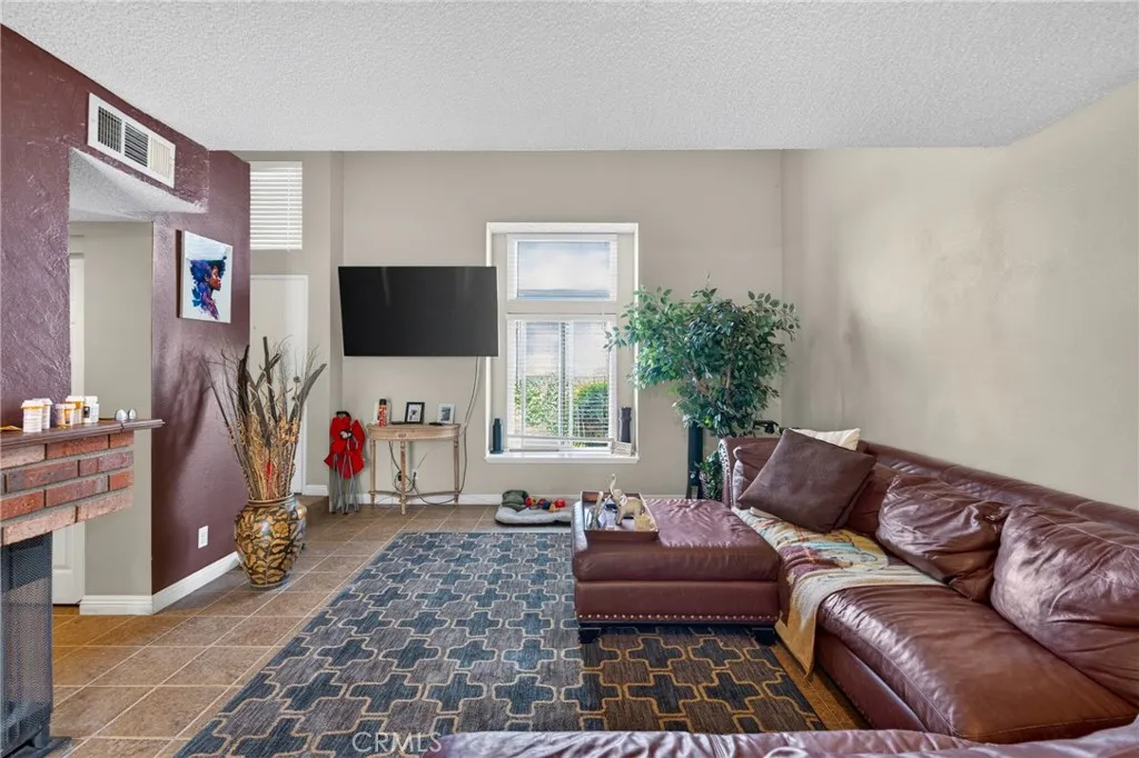 1974 E Lynwood Drive Unit 10e, San Bernardino, CA 92404 - Photo 3 of 35, San Bernardino, CA