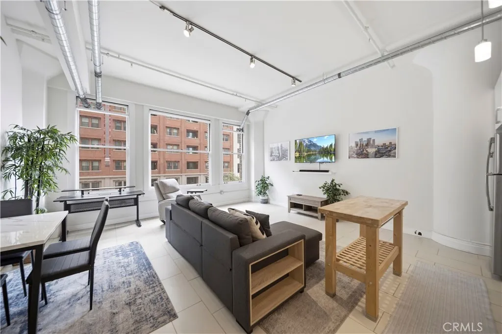 939 S Broadway, Los Angeles, CA 90015 - Main photo, Los Angeles, CA