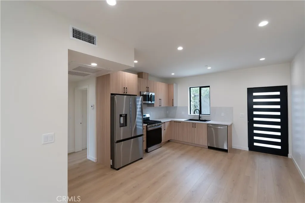13500 Bessemer Street, Van Nuys, CA 91401 - Photo 4 of 18, Van Nuys, CA