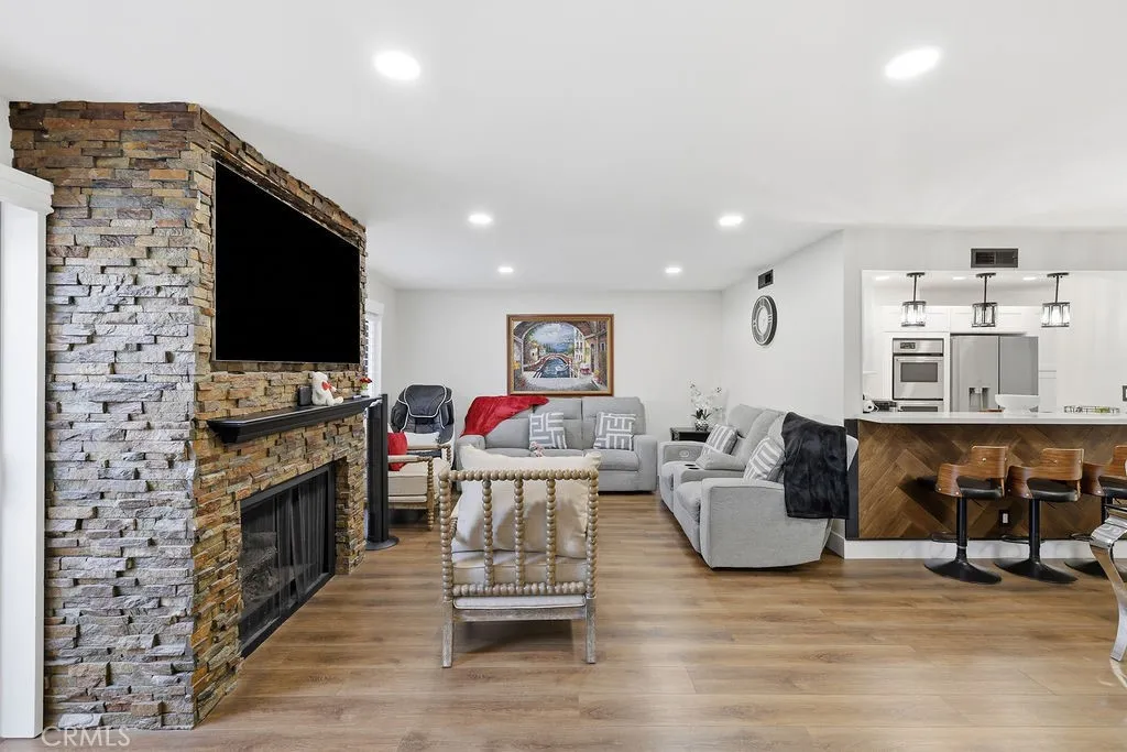 8341 De Soto Unit 15, Canoga Park, CA 91304 - Main photo, Canoga Park, CA