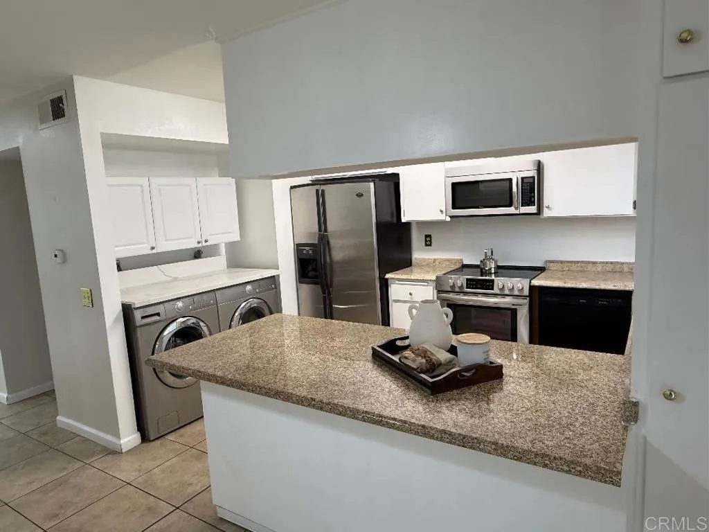 https://cdn.realtyfeed.com/cdn/127/306760449/2c814734bb3304c0afde0bfd0f133323.webp
